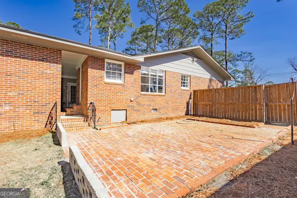 a view of empty room with wooden floor and windows