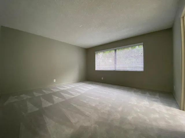 $1,900 | 2050 North Congress Avenue, Unit 104, West Palm Beach, FL 33401