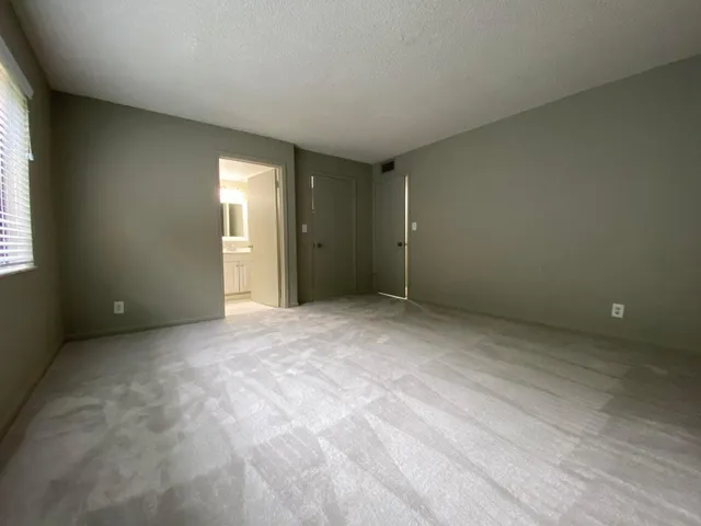 $1,900 | 2050 North Congress Avenue, Unit 104, West Palm Beach, FL 33401