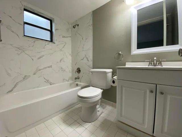 $1,900 | 2050 North Congress Avenue, Unit 104, West Palm Beach, FL 33401