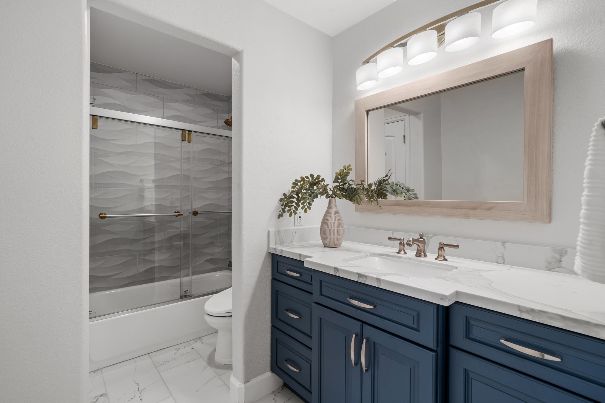3426 Summer Ranch Drive Katy, TX 77494 - Photo 30 of 48 The guest bathroom includes a modern vanity, ample counter space, and clean, updated finishes designed for everyday convenience.