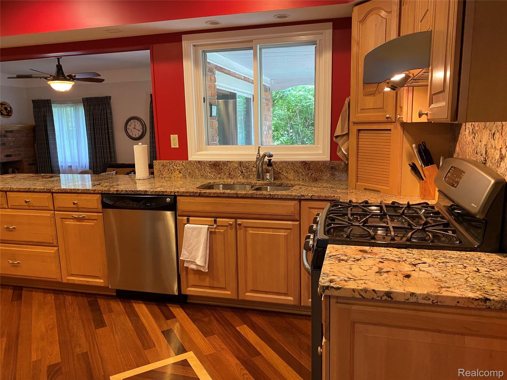 2711 Walbridge Drive Rochester, MI 48307 - Photo 18 of 53 C90D5DD4-77FE-4671-B6D5-8155B9A604D5.jpeg
