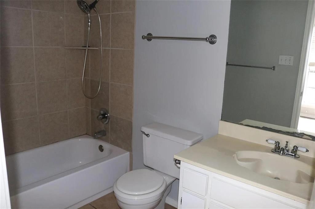 627 Cherry Lane Southlake, TX 76092 - Photo 13 of 19 Full bath with vanity and shower / tub combination