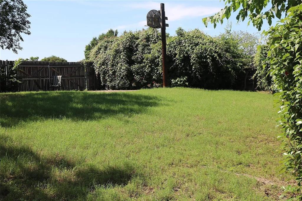 627 Cherry Lane Southlake, TX 76092 - Photo 18 of 19 View of yard