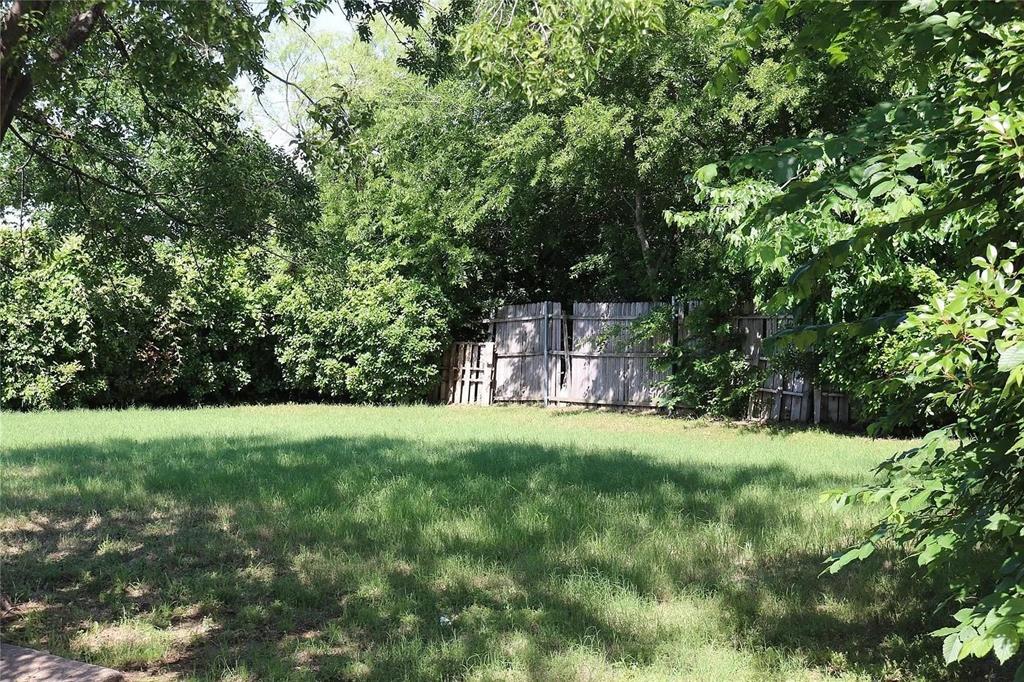 627 Cherry Lane Southlake, TX 76092 - Photo 19 of 19 View of yard