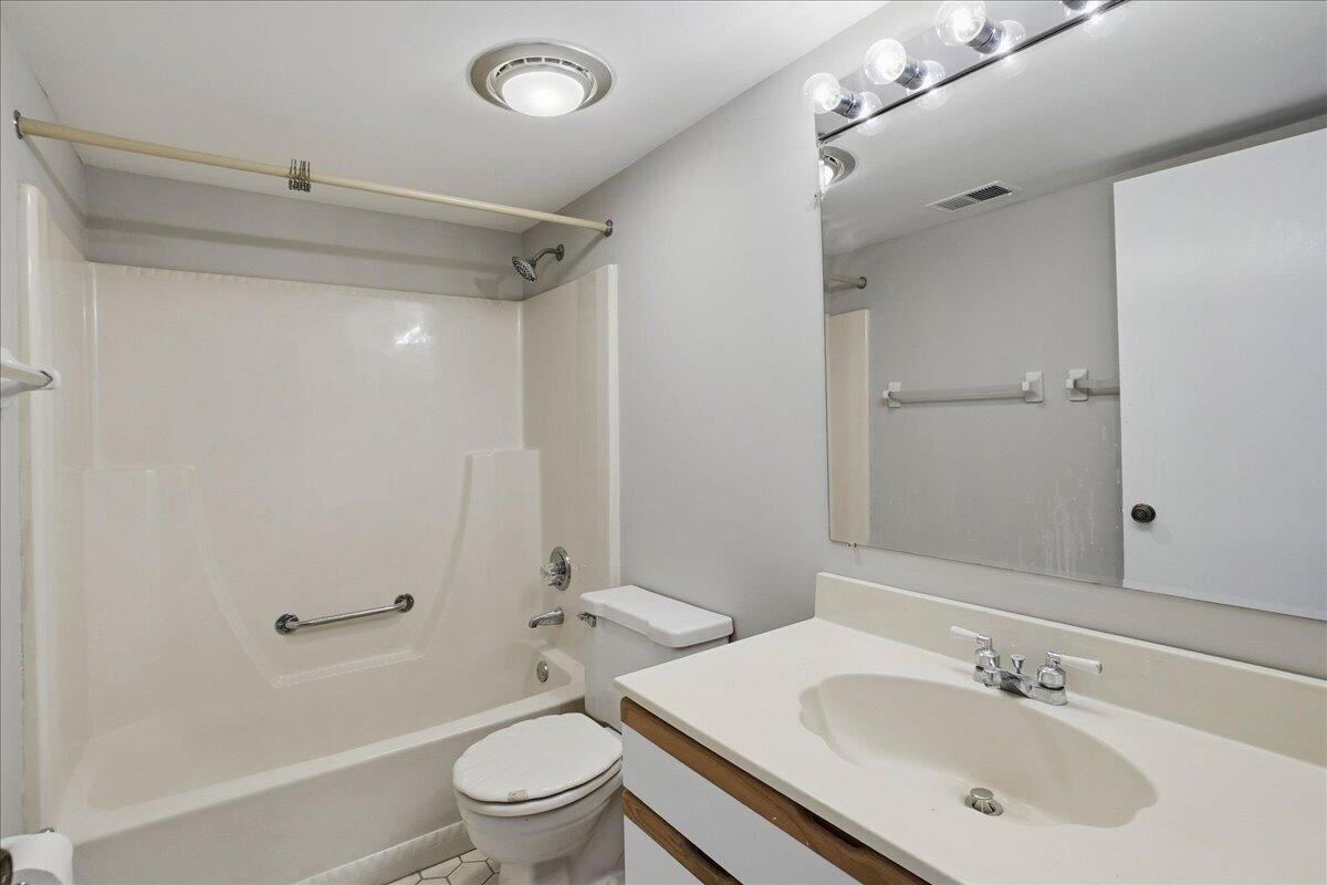 405 Old Stone Road, Unit E4 Munster, IN 46321 - Photo 16 of 25 1200x800