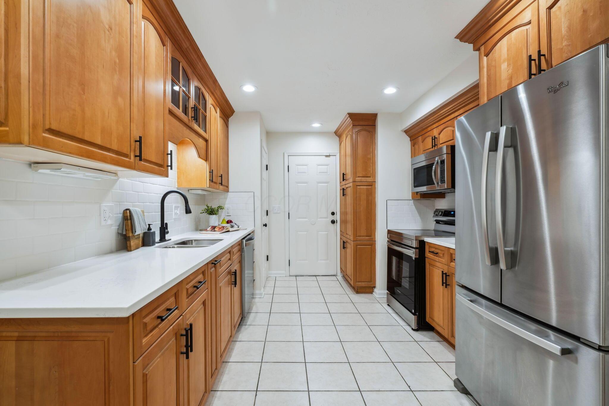 422 Fenway Road, Unit B Columbus, OH 43214 - Photo 19 of 49 15-web-or-mls-422-fenway-rd