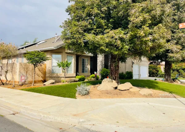 $730,000 | 563 West Omaha Avenue, Clovis, CA 93619