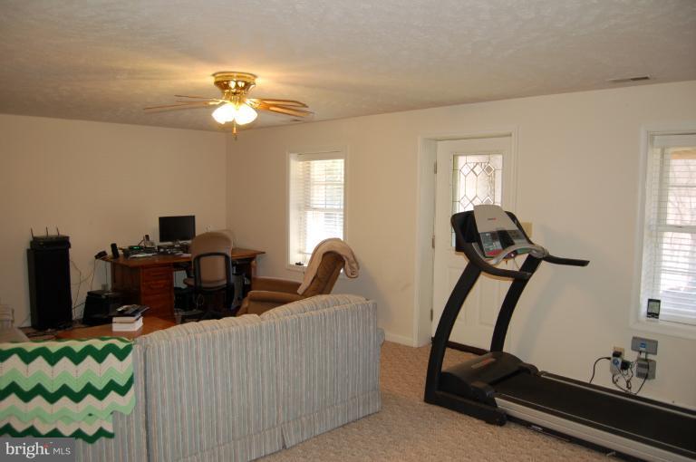 418 High Knob Road Front Royal, VA 22630 - Photo 3 of 30 Family Room