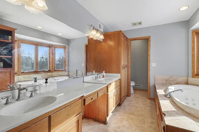 $425,000 | W10221 521st Avenue, Prescott, WI 54021