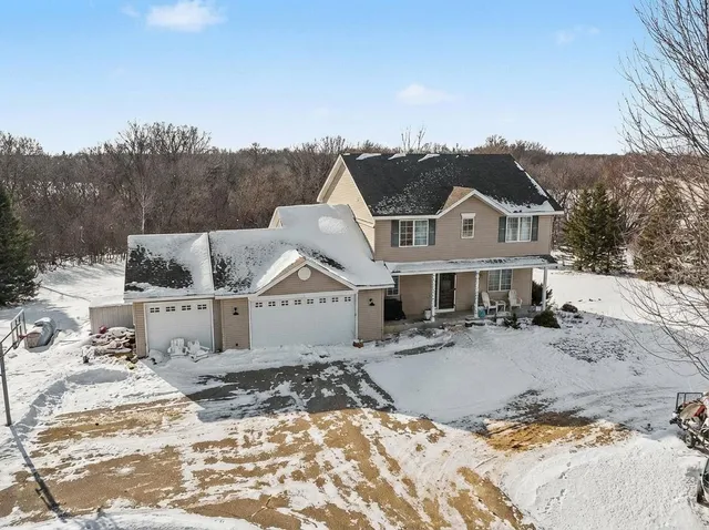 $425,000 | W10221 521st Avenue, Prescott, WI 54021