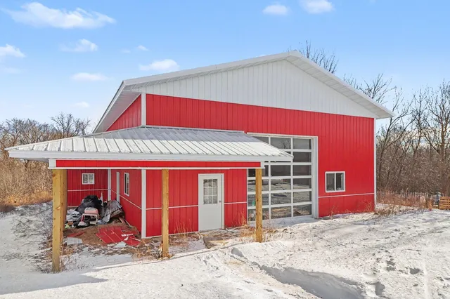 $425,000 | W10221 521st Avenue, Prescott, WI 54021