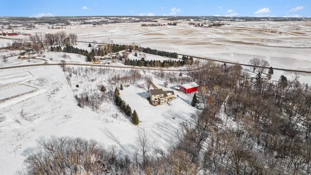 $425,000 | W10221 521st Avenue, Prescott, WI 54021