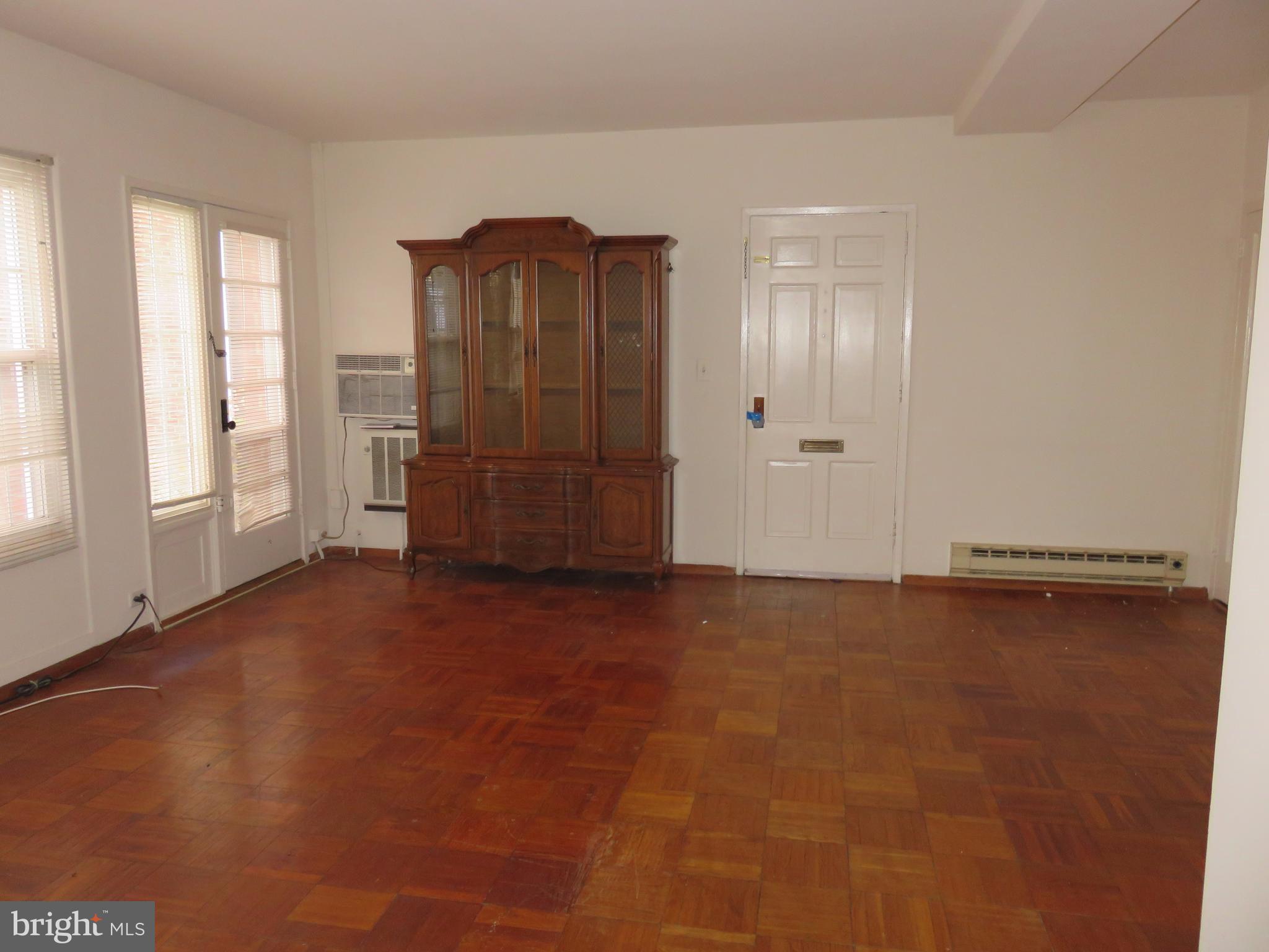 3454 Gunston Road, Unit 3454 Alexandria, VA 22302 - Photo 4 of 14 Living Room