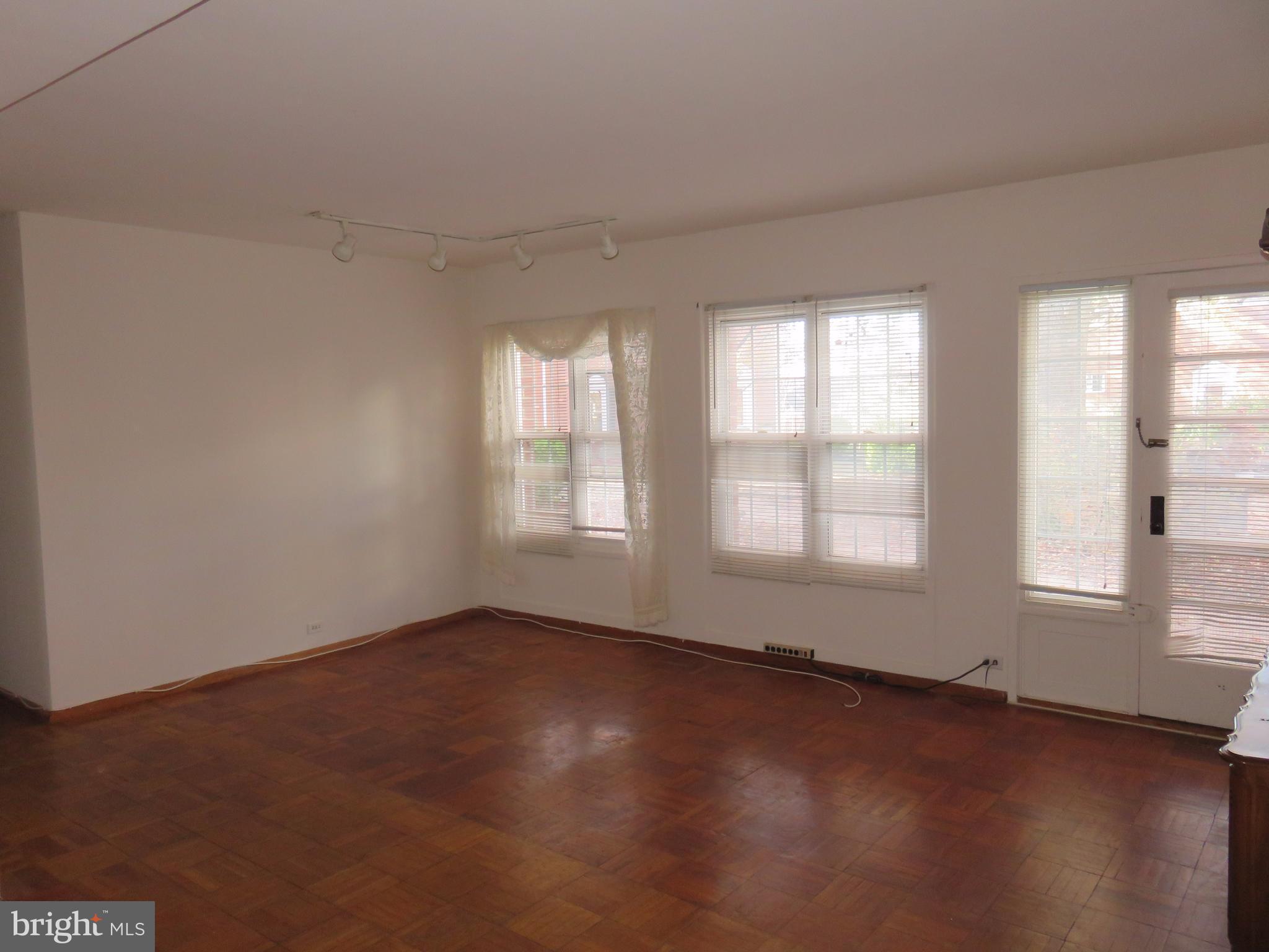 3454 Gunston Road, Unit 3454 Alexandria, VA 22302 - Photo 5 of 14 Living Room