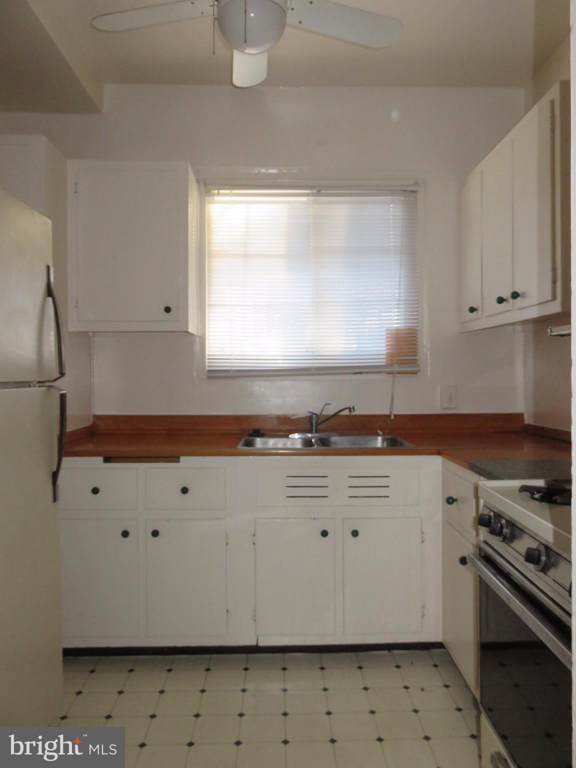 3454 Gunston Road, Unit 3454 Alexandria, VA 22302 - Photo 8 of 14 Kitchen