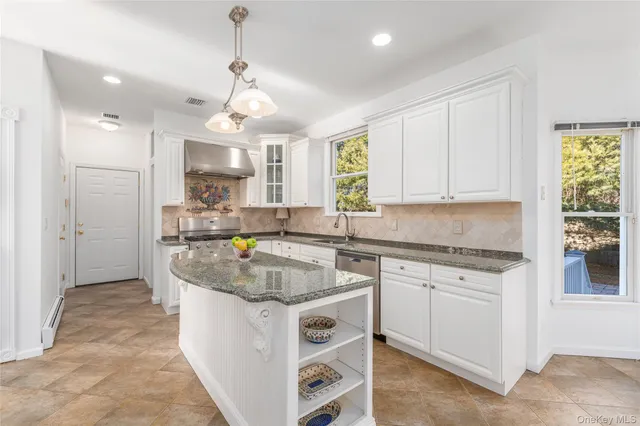 $995,000 | 15 Kingfish Court, Riverhead, NY 11901