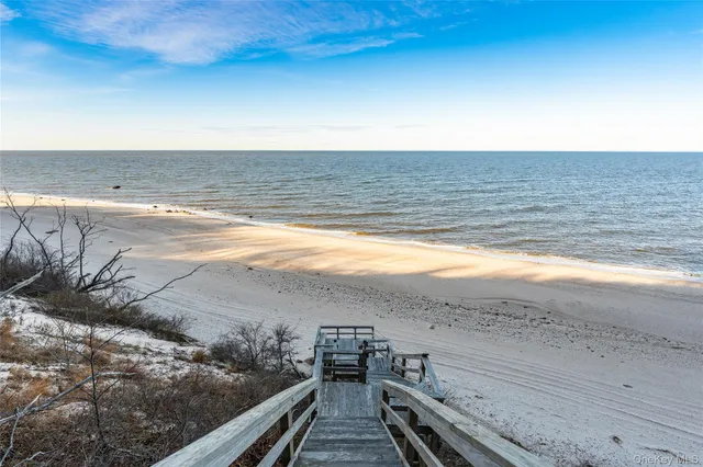 $995,000 | 15 Kingfish Court, Riverhead, NY 11901