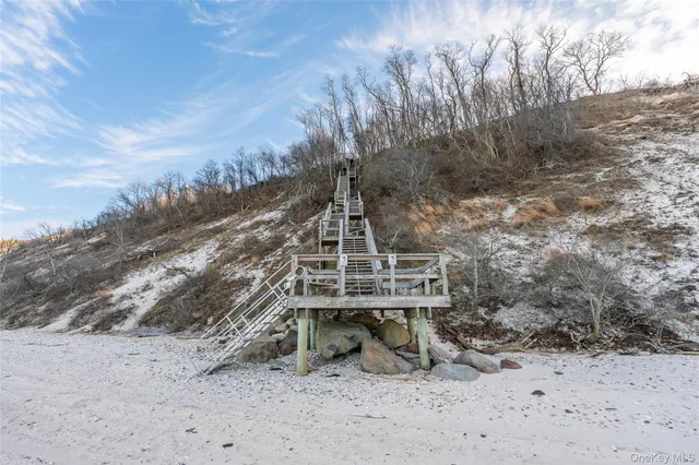 $995,000 | 15 Kingfish Court, Riverhead, NY 11901