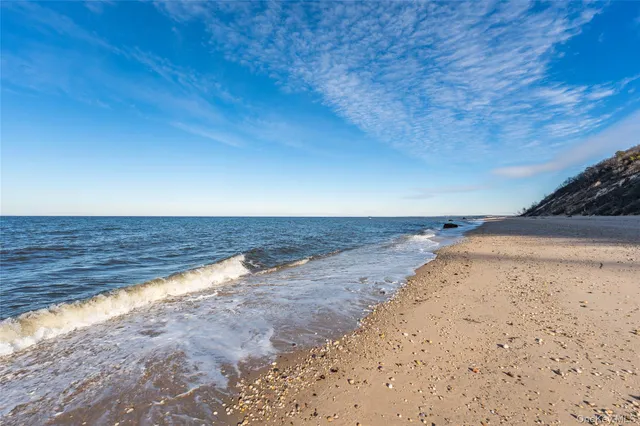 $995,000 | 15 Kingfish Court, Riverhead, NY 11901