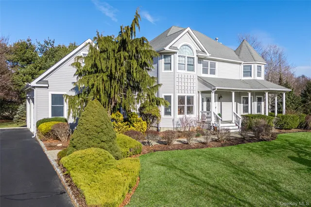 $995,000 | 15 Kingfish Court, Riverhead, NY 11901