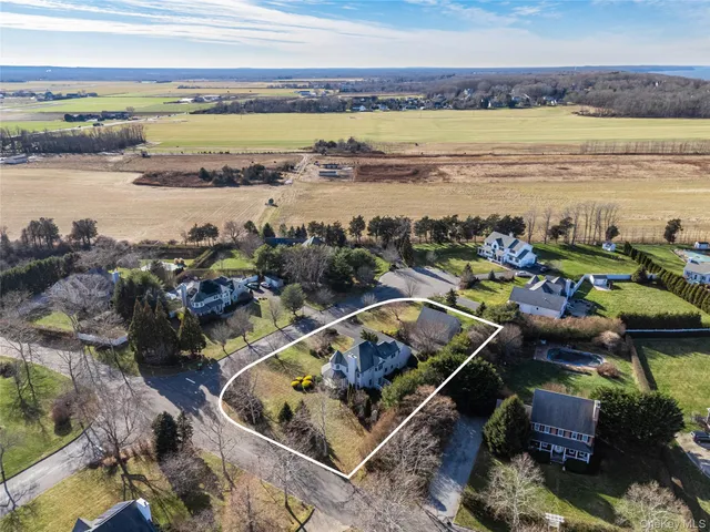 $995,000 | 15 Kingfish Court, Riverhead, NY 11901