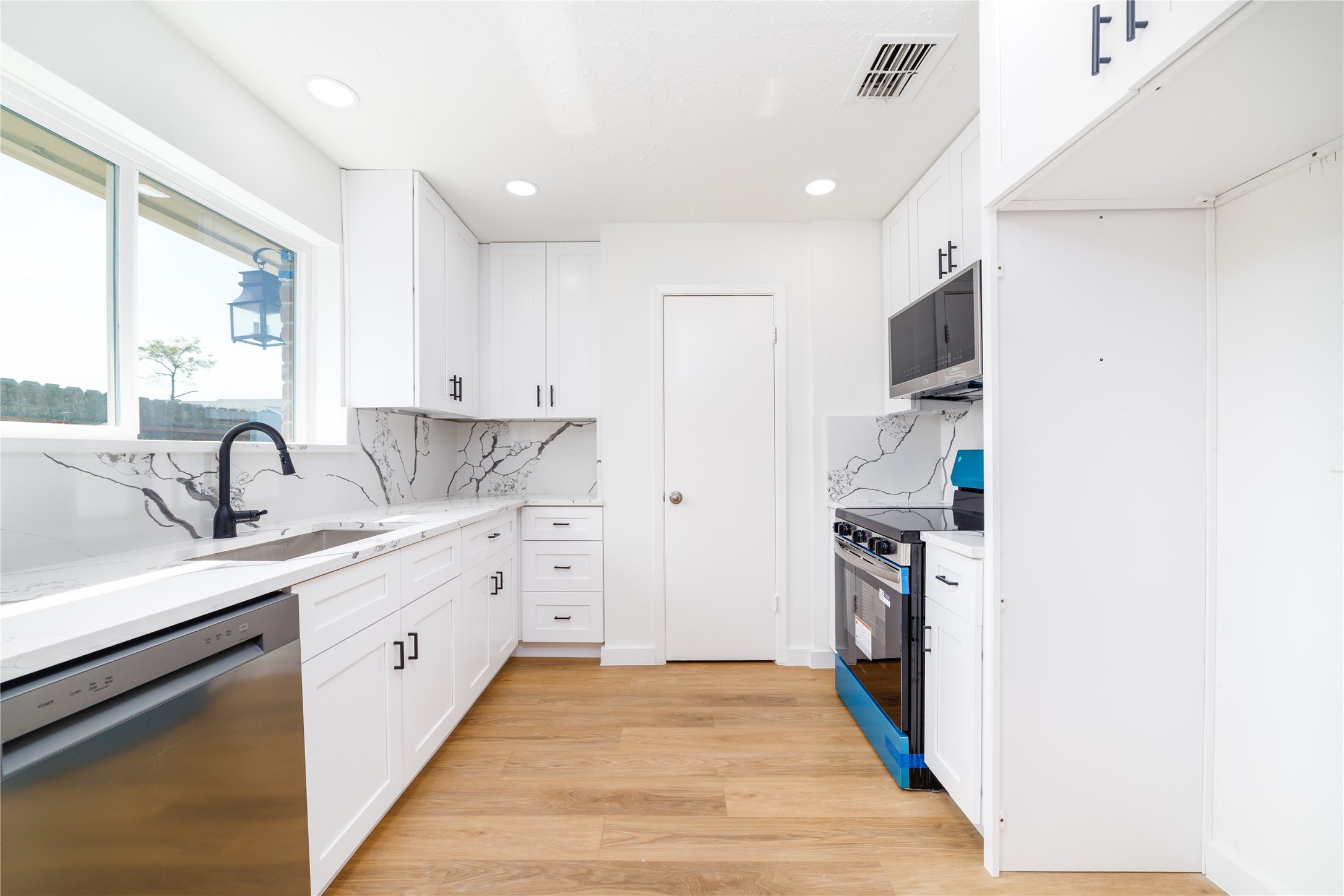 13055 High Star Drive Houston, TX 77072 - Photo 9 of 24