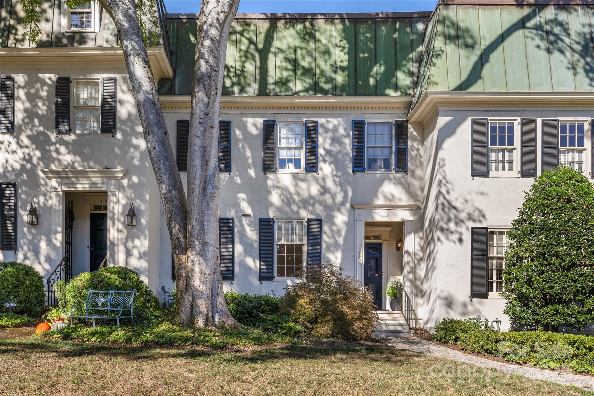 153 Perrin Place, Unit 153 Charlotte, NC 28207 - Photo 2 of 28 a front view of a house