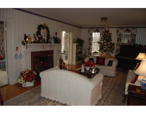 57 Garden Road Lowell, MA 01852 - Photo 7 of 18