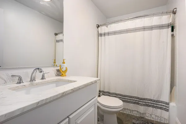 $110,000 | 722 West Kilgore Road, Unit 301, Kalamazoo, MI 49008