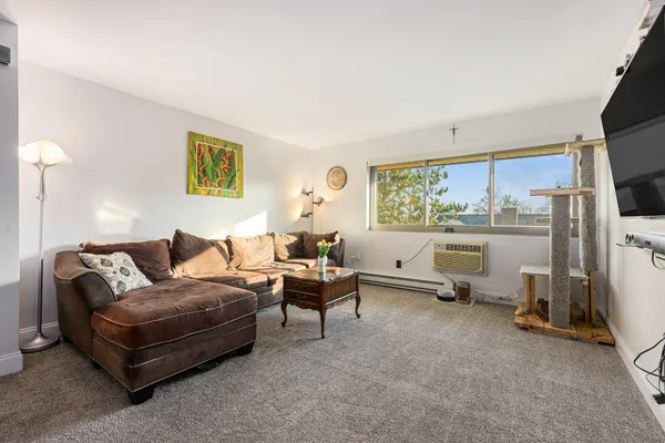 $110,000 | 722 West Kilgore Road, Unit 301, Kalamazoo, MI 49008