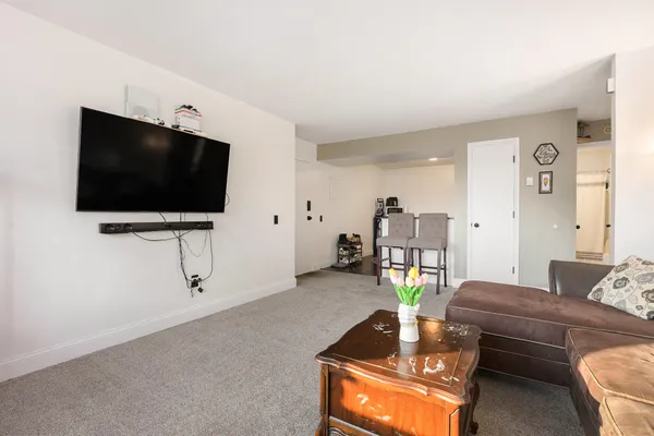 $110,000 | 722 West Kilgore Road, Unit 301, Kalamazoo, MI 49008
