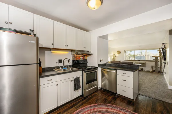 $110,000 | 722 West Kilgore Road, Unit 301, Kalamazoo, MI 49008