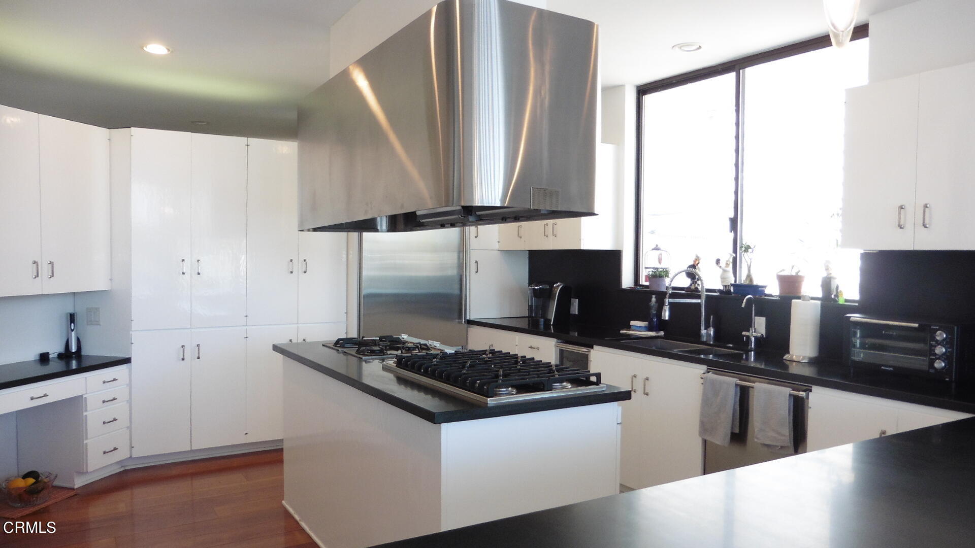 2440 Peninsula Road Oxnard, CA 93035 - Photo 14 of 27 Kitchen