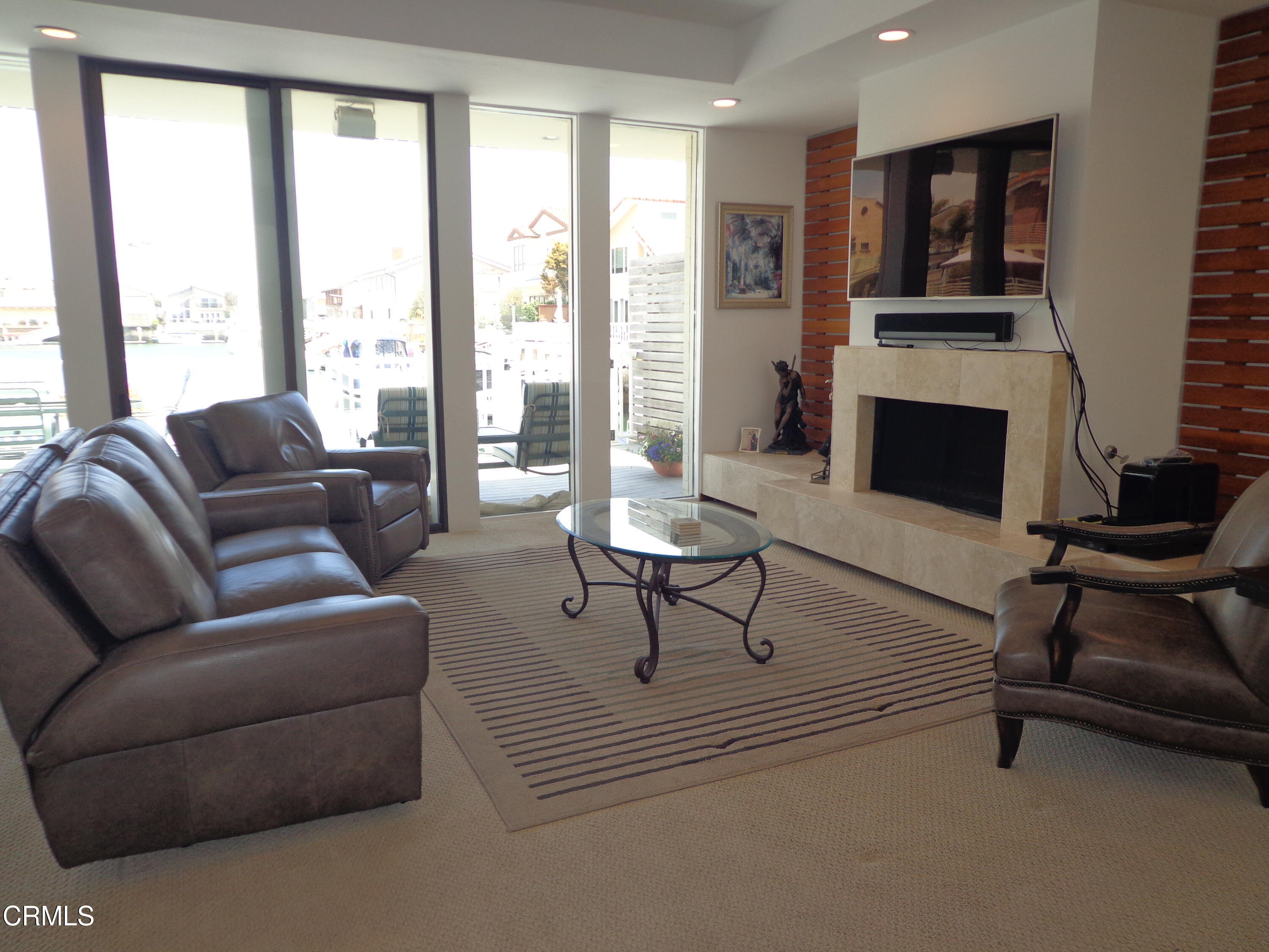 2440 Peninsula Road Oxnard, CA 93035 - Photo 6 of 27 Living room