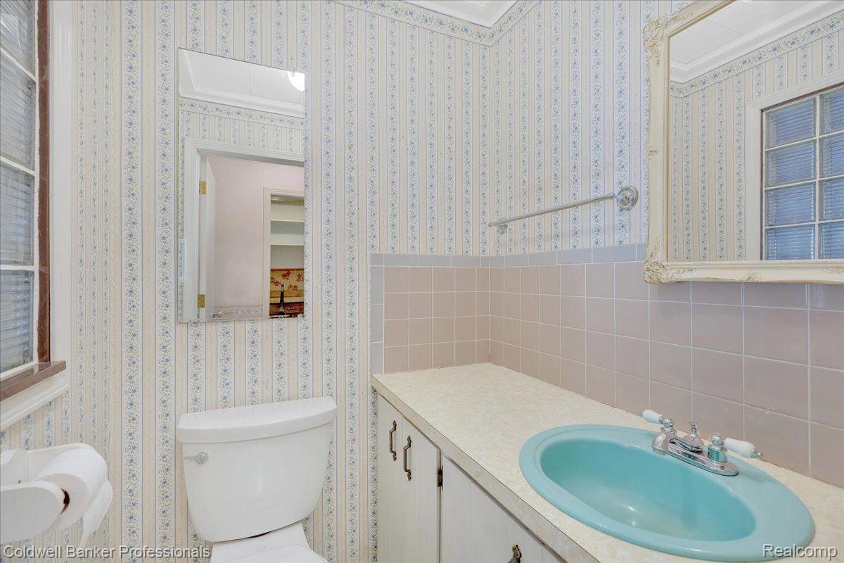 5128 Lonsberry Road Columbiaville, MI 48421 - Photo 19 of 47 1/2 Bath