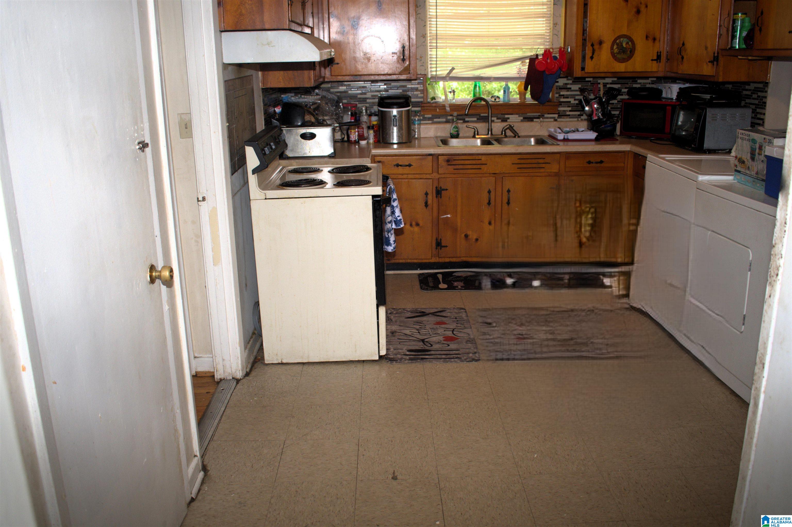 509 Ridgewood Avenue Fairfield, AL 35064 - Photo 5 of 8