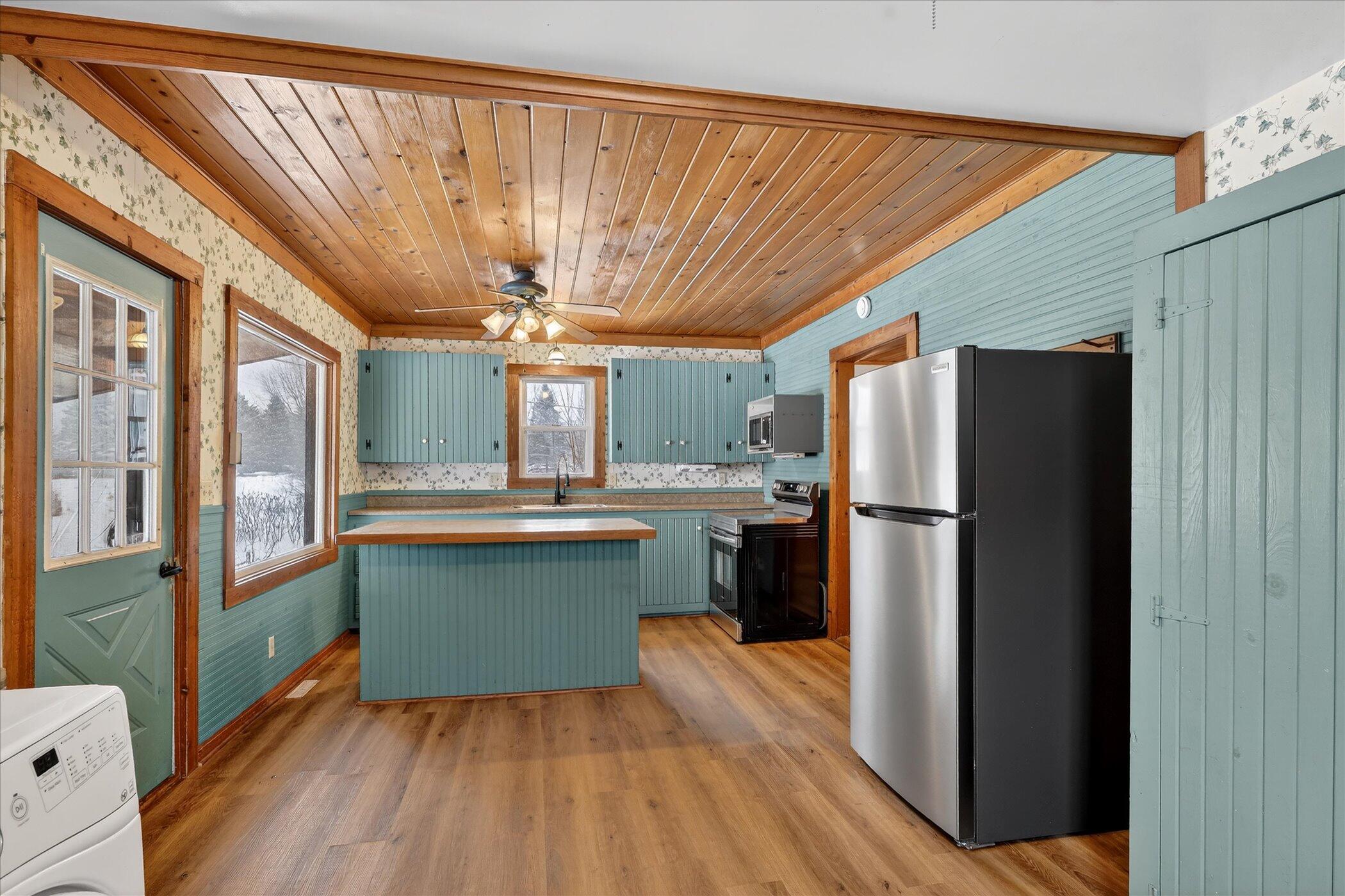 9321 Ionia Road Bellevue, MI 49021 - Photo 6 of 38 06-9321-Ionia-Rd-Bellevue-MI-49021-Windo