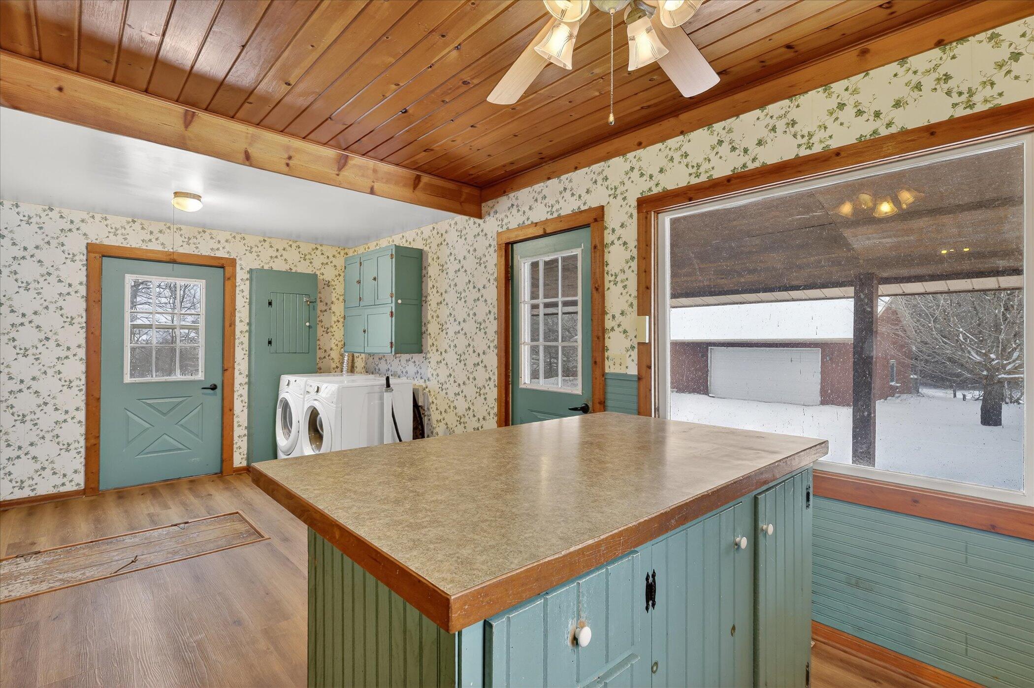 9321 Ionia Road Bellevue, MI 49021 - Photo 9 of 38 09-9321-Ionia-Rd-Bellevue-MI-49021-Windo