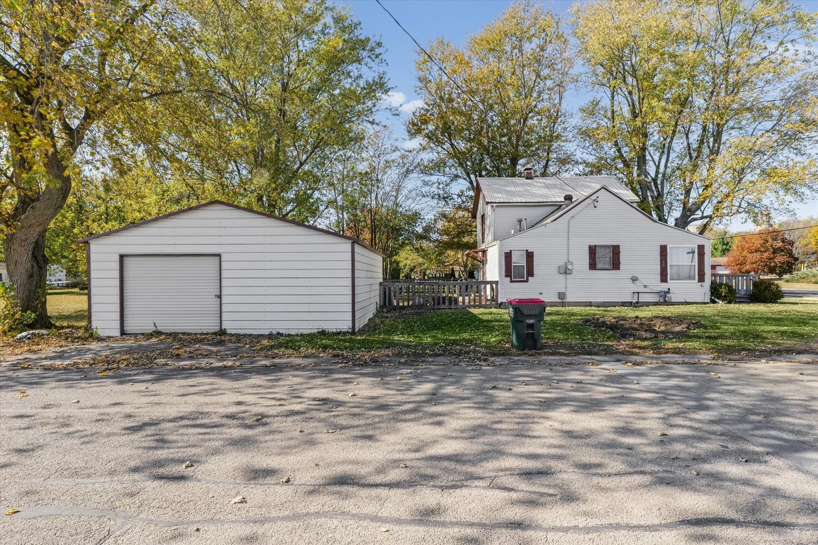 328 East Pera Street Ludlow, IL 60949 - Photo 24 of 29 a front view of a house with a yard and garage