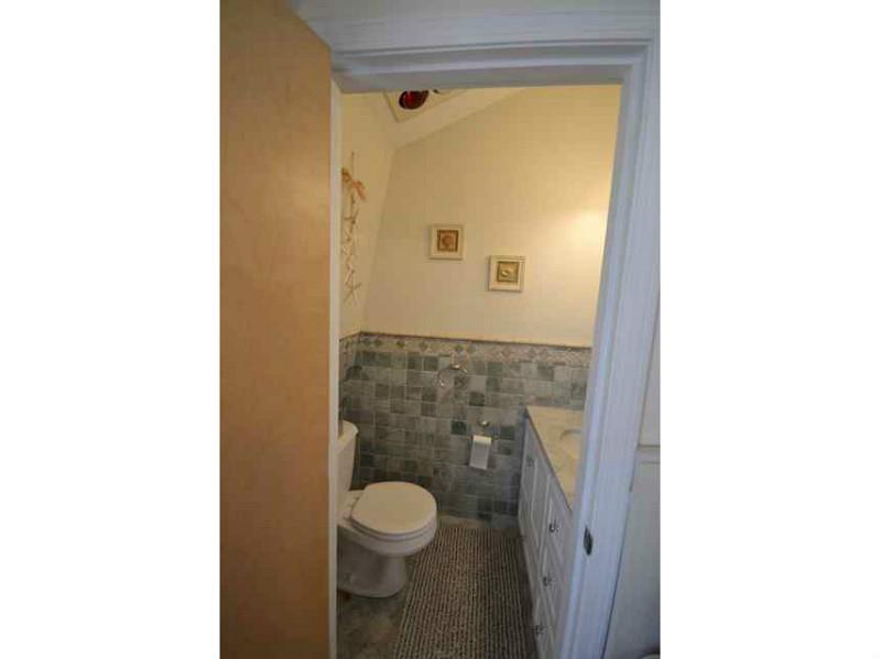 72 West Side Road, Unit B1 Block Island, RI 02807 - Photo 7 of 10 Bathroom.