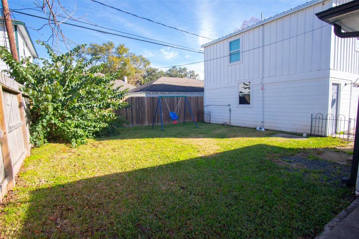 4423 Coyle Street Houston, TX 77023 - Photo 24 of 26 a view of a backyard with plants and tub