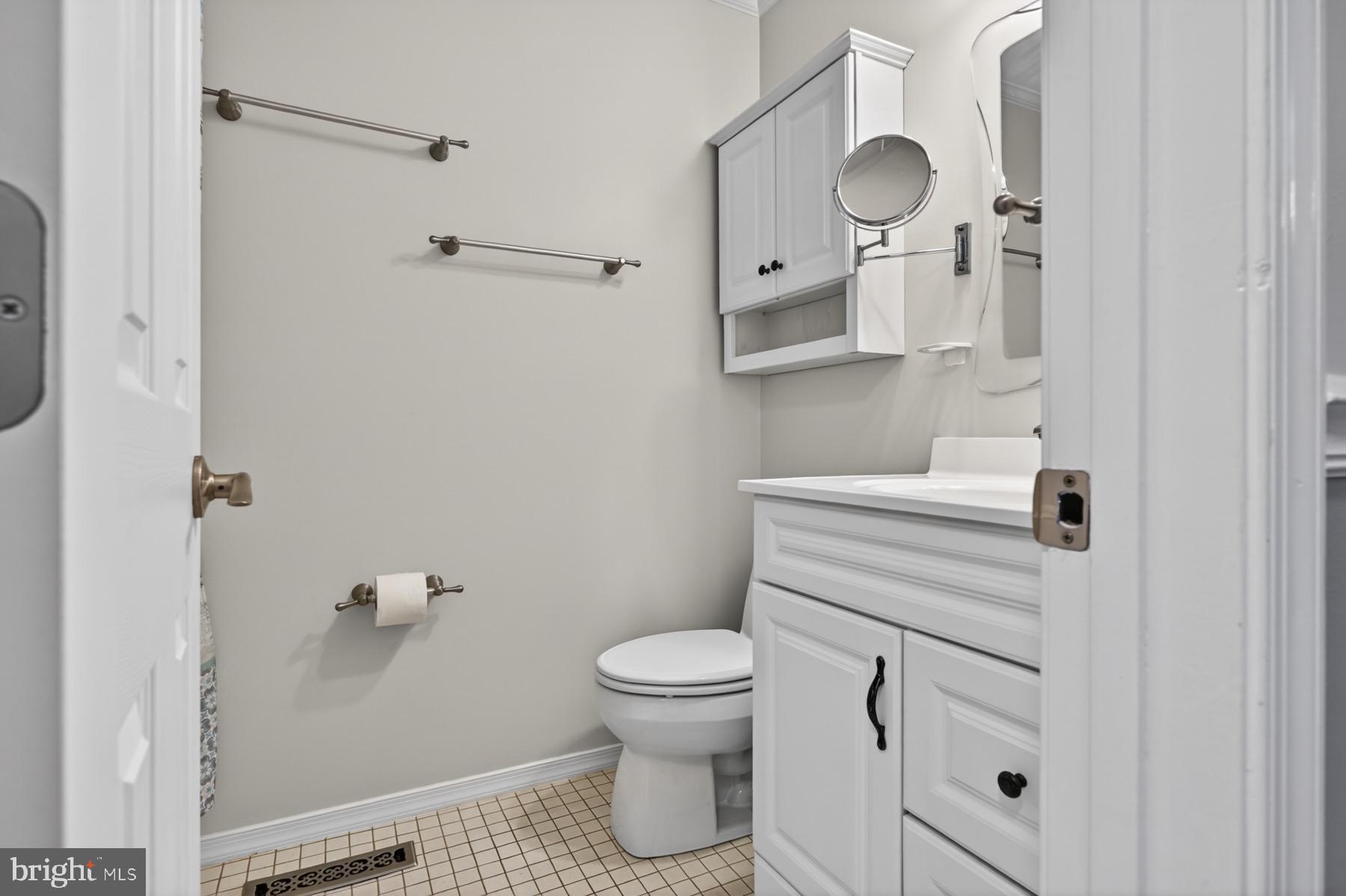422 Ridgeview Court Arnold, MD 21012 - Photo 30 of 54 Hallway Full Bath