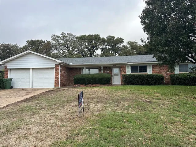 $310,525 | 532 Plainview Drive, Hurst, TX 76054