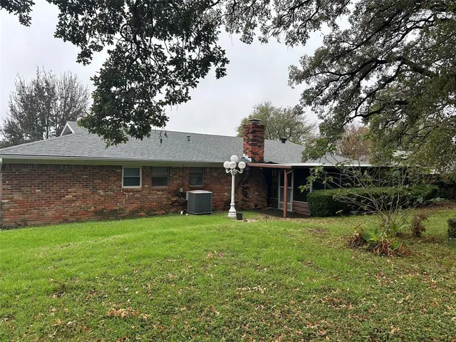 $310,525 | 532 Plainview Drive, Hurst, TX 76054