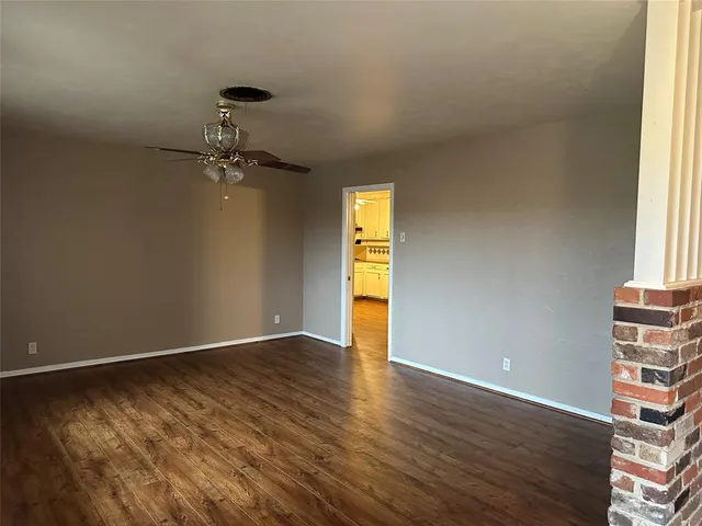 $310,525 | 532 Plainview Drive, Hurst, TX 76054