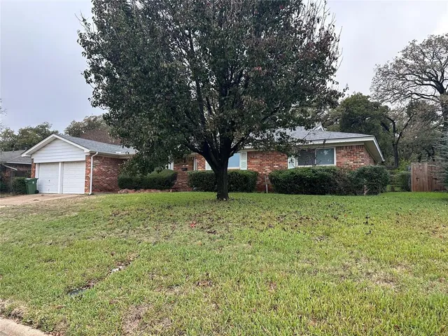 $310,525 | 532 Plainview Drive, Hurst, TX 76054