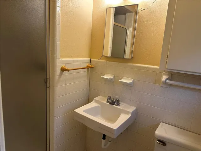 $310,525 | 532 Plainview Drive, Hurst, TX 76054