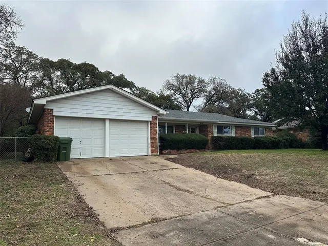 $310,525 | 532 Plainview Drive, Hurst, TX 76054