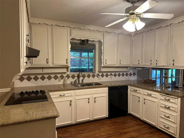 $310,525 | 532 Plainview Drive, Hurst, TX 76054